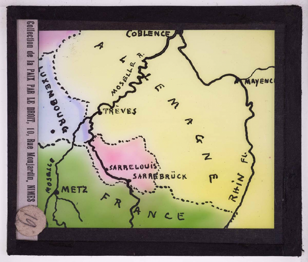 De la guerre à la paix par le droit. II - La société des nations et son oeuvre. La Sarre.