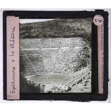 Sites et monuments de la Grèce antique. Épidaure, Le théâtre.