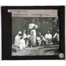 Madagascar. II - Centre de l'île. Musiciens malgaches.