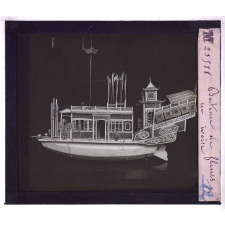 Le Musée de marine au Louvre. Bateau de fleurs en ivoire.