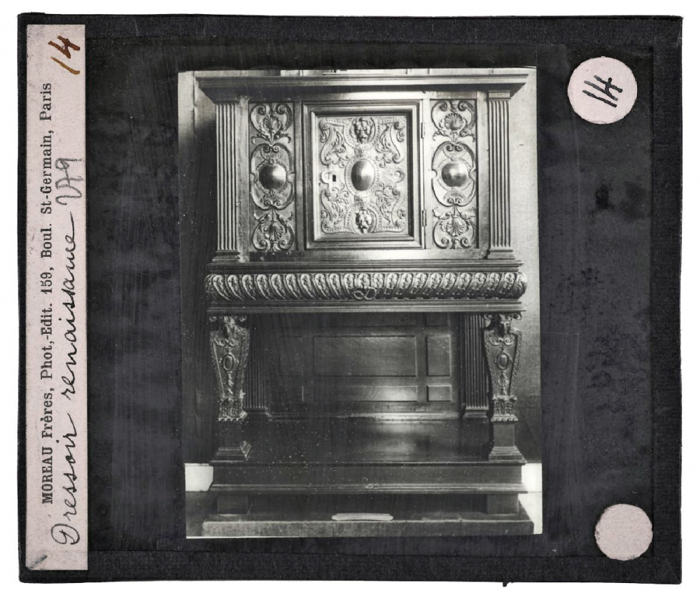 L'Art français des origines à 1800 - d'après les collections du Petit Palais (Exposition universelle de 1900). I. Moyen Âge et Renaissance. Dressoir renaissance.