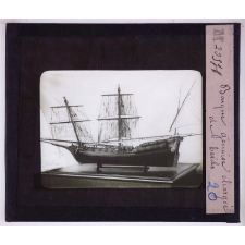 Le Musée de marine au Louvre. Barque genoise chargée de barils.