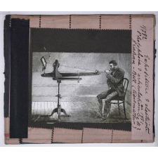 Applications électriques moteurs, piles, machines. Exposition d'électricité en 1881. Photophone d'articulation de Mr Graham Bell (transmetteur).