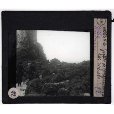 Les Côtes bretonnes (géographie physique). Grottes de Morgat (Finistère). Les rochers.