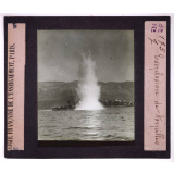 Torpilleurs et sous-marins. Explosion de torpilles.