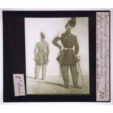 Le Costume Militaire Second Empire. Officier de chasseurs à pied, de face grande tenue, de dos petite tenue.