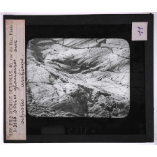 Agents extérieurs. Stries glaciaires sur schistes archéens.