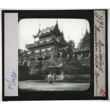 La Birmanie. Mandalay. Monastère de la Reine.