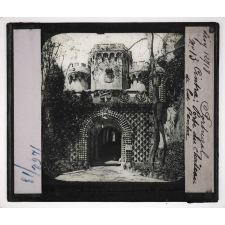 Le Portugal. Cintra : Porte du château de la Penha.