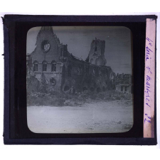 Villes martyres. Une église détruite. 