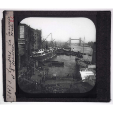 Londres. La Tamise et le nouveau port.