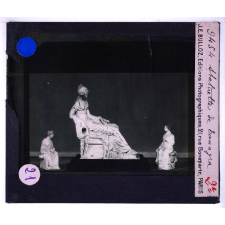 L'Art au petit Palais. Coll. Dutuit. Statuettes de Tanagra.