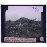 Arras et les champs de bataille de l'Artois. Le théâtre des combats de 1915. Ce qui reste de la place et église de Neuville.
