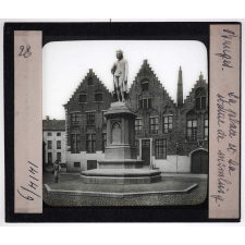 Bruges. La place et la statue de Memling.