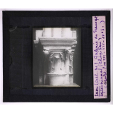 La Sculpture française des 13e, 14e et 15e siècles. Laon (Cath. de). Galerie du transept septentrional (chapiteau).