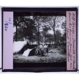 Arras et les champs de bataille de l'Artois. Le théâtre des combats de 1915. Neuville-Saint-Vaast. Dans les bois en juin 1915, un camp. d'artilleurs.