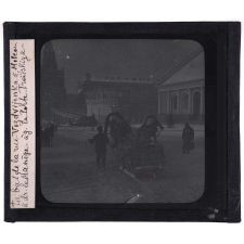 Moscou, St Pétersbourg. Le bas de la rue Vozdvijenka à Moscou, à dr. le Manège, à g. la Porte Troïtskiya.