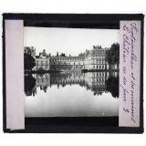 Fontainebleau et ses environs. Le Château vu du parc.