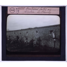 La Bataille de la Marne. Meurtrières faites au cimetière de Chambry.