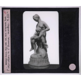 L'Art français des origines à 1800 - d'après les collections du Petit Palais (Exposition universelle de 1900). II. XVIIe et XVIIIe siècles. L'éducation de l'Amour, marbre XVIIIe.