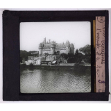 Visite au château de Pierrefonds. L'ensemble et le lac.