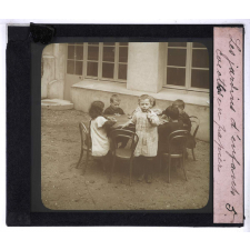 Les Jardins d'enfants et la méthode de Froebel. Cocottes en papier.