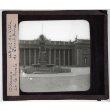 URSS. Odessa. Hôtel de ville et le buste de Pouchkine.