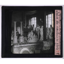La Fabrication de la porcelaine à la Manufacture Nationale de Sèvres. L'atelier des mouleurs en plâtre.