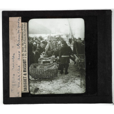 URSS. Types russes : Le marché aux champignons.