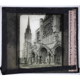 La Cathédrale de Chartres. Portail nord et la tour. 