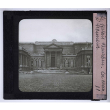 Le Palais-Bourbon. La cour d'honneur.