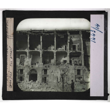 Le Tremblement de Terre de Messine (28 décembre 1908). Place Nationale. Maison coupée en deux. 