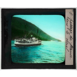 Alaska. Passage du steamer dans le chenal.