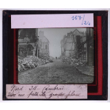 Le Nord en 1918. Cambrai, une rue près la grande Place.
