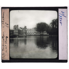 Les Environs de Paris. Fontainebleau. Le château vu de l'Etang.