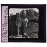 Civilisation égyptienne, le temple. Karnak. Statues de Thoutmosis III. Grand temple d'Amon, 7e pylône.