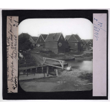 La Hollande. Île de Marken. Groupe de maisons de pécheurs.