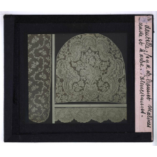 La Dentelle. Fond de bonnet Malines. Bande et barbe Valenciennes.