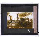 Industrie du liège. Une salle de l'atelier des tourneuses.
