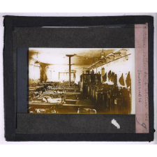 Industrie du liège. Une salle de l'atelier des tourneuses.