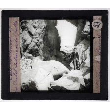 Les Côtes bretonnes (géographie physique). Cap Frehel : Intérieur des grottes.