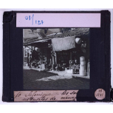 Salonique. Les souks, les ustensiles de ménage.