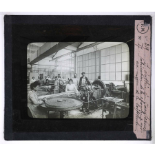 Industrie du caoutchouc et de la gutta-percha. Fabrication de la chambre à air au moyen de la tréfileuse.