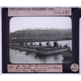 Verdun en février-mars 1916 (en arrière de la bataille). La maitrise des rivières. Reconstruction d'un pont de bateaux pris aux Allemands.