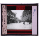 L'Alsace-Lorraine en 1918. Colmar. Avant le défilé des troupes fses, défilé des femmes alsaciennes.