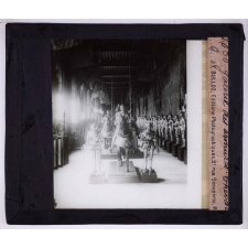 Visite aux Invalides. Galerie des armures. Chevaliers.