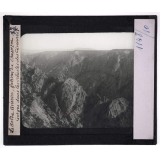 Montagne noire, Garrigues, Cévennes, Vivarais. La Garde Guérin, falaises du Chassezac. Gorges dans les schistes des Cévennes.