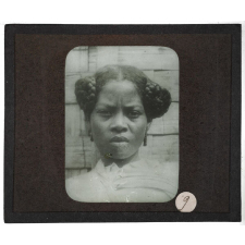 Géographie divers. Portrait de jeune fille.