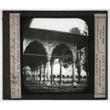 Constantinople et le Bosphore. Porche à l'entrée du Jardin du harem au vieux Sérail.