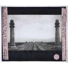 Les Grands temples de l'Extrême-Orient. Environs de Pékin. Tombeaux des Mings. L'entrée de la Voie Triomphale.